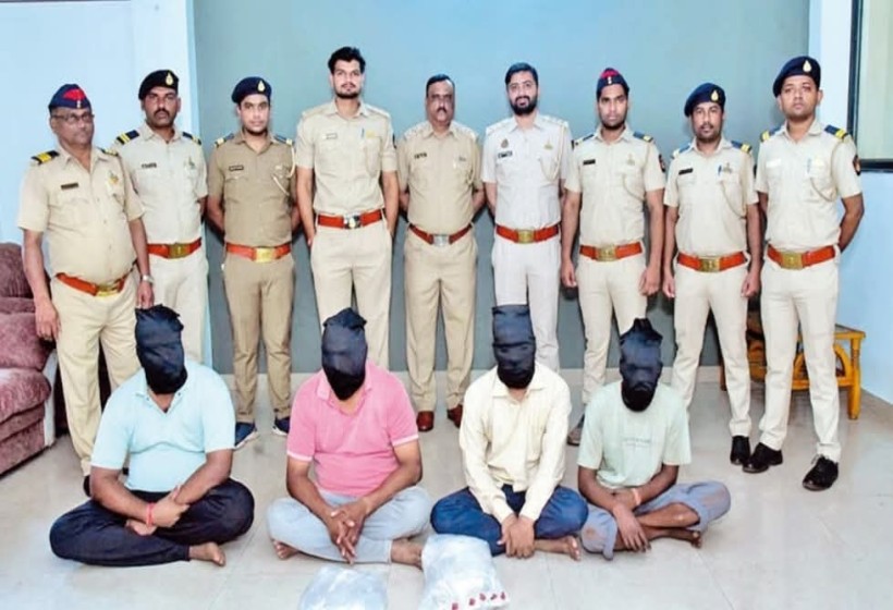 दापोलीत व्हेल माशाची कोट्यवधींची उलटी जप्त; चार जण अटकेत, त्यात पोलीस कर्मचाऱ्याचाही समावेश